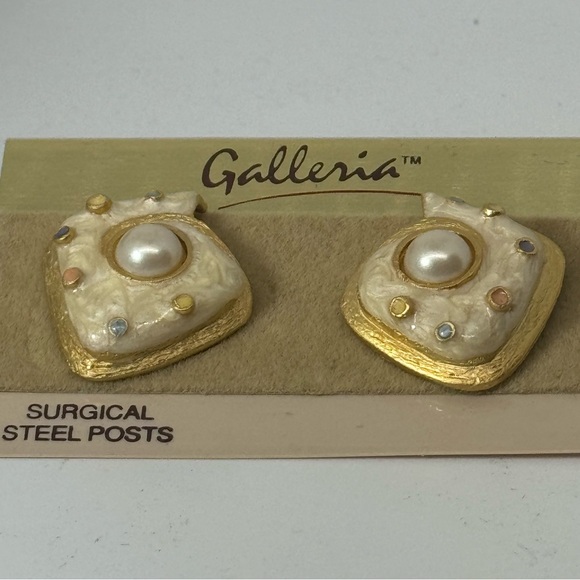 Vintage Nautical Shell Earrings with Surgical Steel Posts - Picture 6 of 8